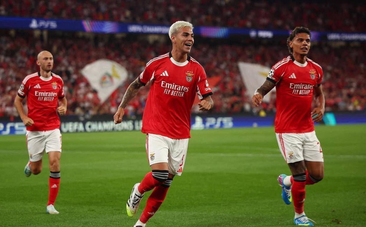 欧冠：2-3大冷门，5万人见证2球领先遭遇逆转，38年队史首胜诞生