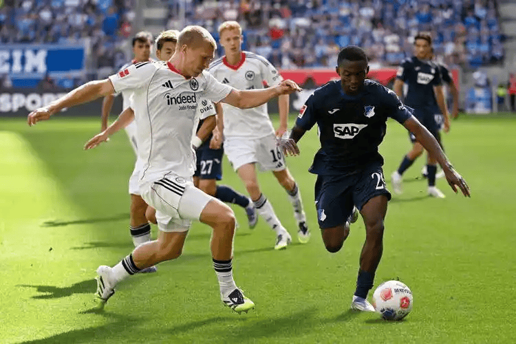 德甲焦点战解析:法兰克福主场擒残阵多特,大黄蜂能否终结客场不胜魔咒?