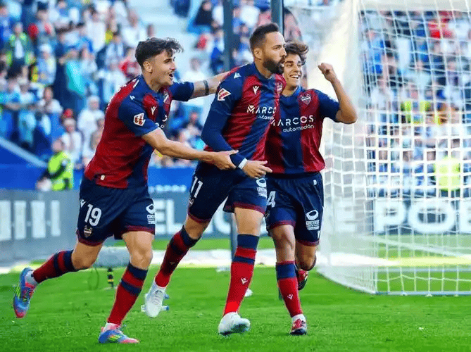 西甲卡位战解析:莱万特主场借势破局 西班牙人残阵抗魔咒承压